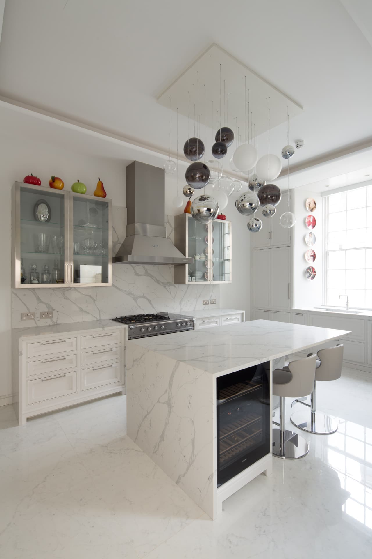Kitchen with range cooker, marble island and bubble chandelier